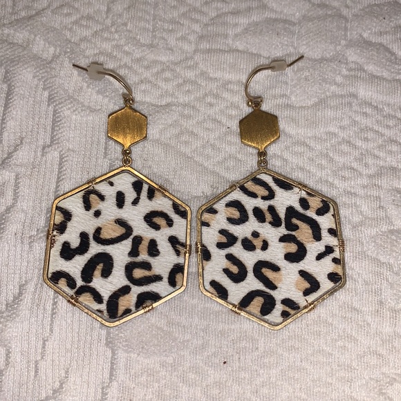 🐬Cheetah Earrings - Picture 2 of 3